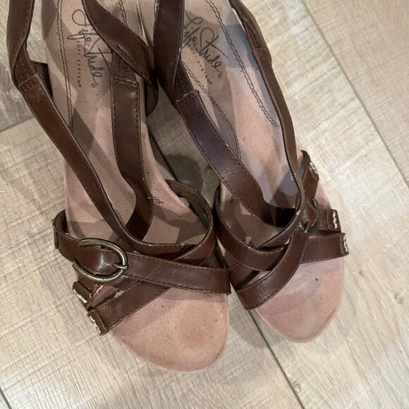 LifeStride Womens Brown Strappy Wedge Sandals 8.5M All Man-Made Materials - Picture 2 of 12